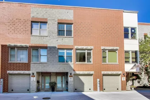 860 N Elston Ave #8, Chicago, IL 60642