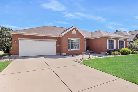 2111 Jessamine Rd, Bloomington, IL 61704