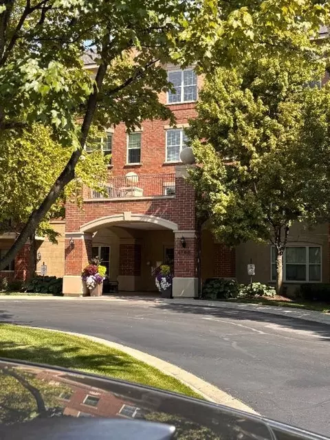 2700 Summit Dr #101, Glenview, IL 60025