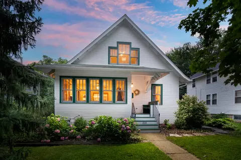 215 S Columbia St, Naperville, IL 60540