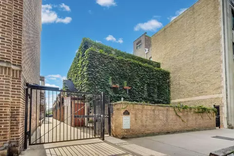 3732 N Pine Grove Ave #2A, Chicago, IL 60613