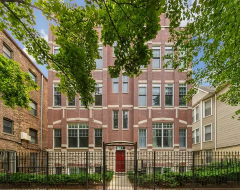 827 W Bradley Pl #2E, Chicago, IL 60613