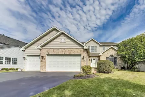 642 Lochwood Dr, Crystal Lake, IL 60012