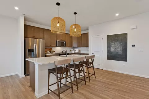 2711 Lawlor Ln, Naperville, IL 60564