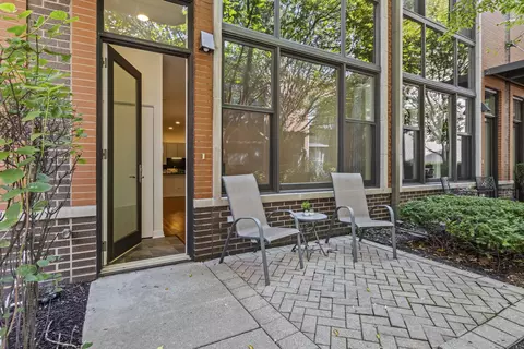 954 N Crosby St, Chicago, IL 60610