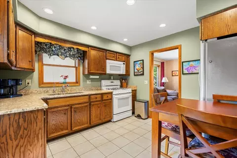 3705 W Anne St, Mchenry, IL 60050 photo 2
