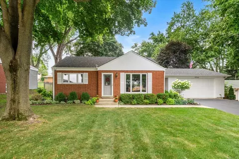 3705 W Anne St, Mchenry, IL 60050