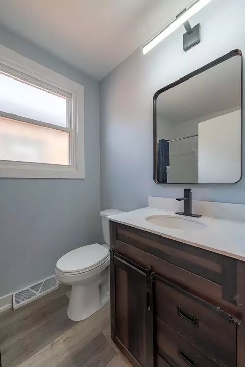Bath - 1313 W 112th St, Chicago, IL 60643 photo 2 of 3