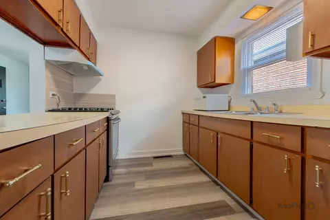 Kitchen - 1313 W 112th St, Chicago, IL 60643 photo 2 of 2