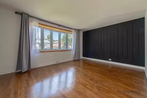 Living - 1313 W 112th St, Chicago, IL 60643 photo 1 of 9