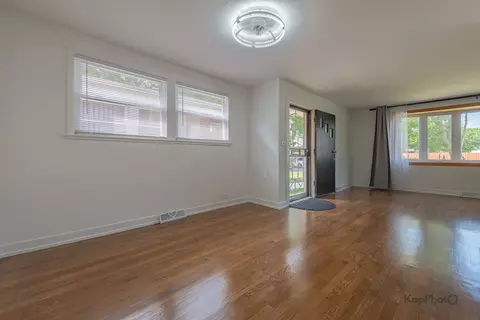 Living - 1313 W 112th St, Chicago, IL 60643 photo 7 of 9