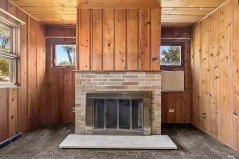 Living - 1612 Knoll Ave, Mchenry, IL 60050 photo 6 of 7
