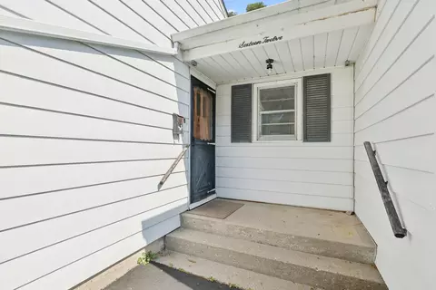 Exterior - 1612 Knoll Ave, Mchenry, IL 60050 photo 4 of 5