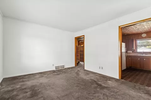Living - 1612 Knoll Ave, Mchenry, IL 60050 photo 3 of 7