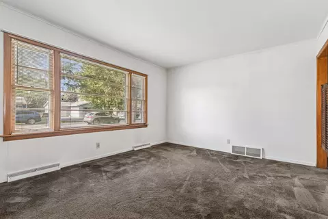 Living - 1612 Knoll Ave, Mchenry, IL 60050 photo 1 of 7