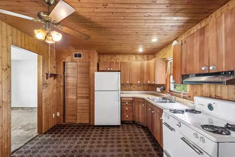 Kitchen - 1612 Knoll Ave, Mchenry, IL 60050 photo 2 of 3