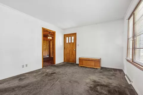 Living - 1612 Knoll Ave, Mchenry, IL 60050 photo 2 of 7