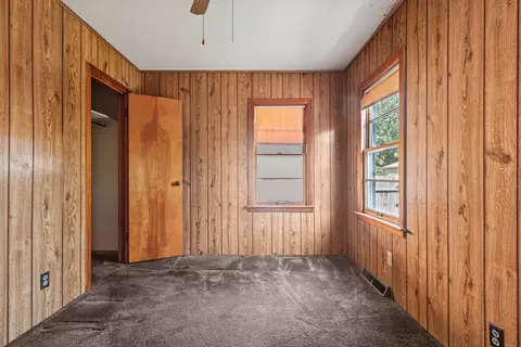 Bedroom - 1612 Knoll Ave, Mchenry, IL 60050 photo 2 of 3