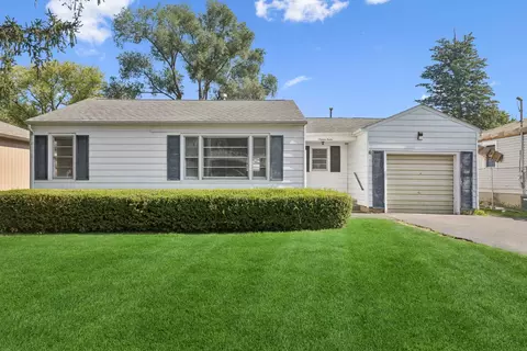 1612 Knoll Ave, Mchenry, IL 60050