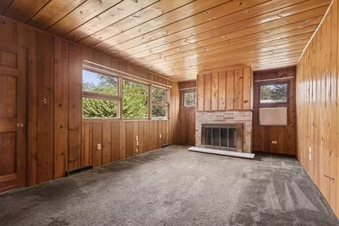 Living - 1612 Knoll Ave, Mchenry, IL 60050 photo 5 of 7