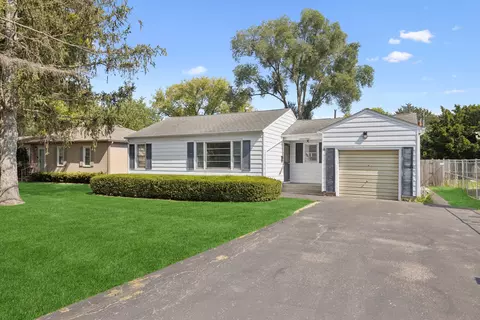 Exterior - 1612 Knoll Ave, Mchenry, IL 60050 photo 1 of 5