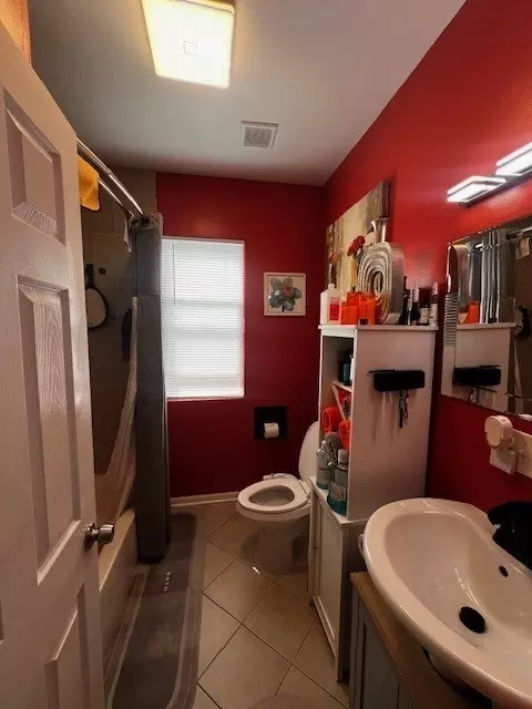 Bath - 7919 S Merrill Ave, Chicago, IL 60617 photo 1 of 3
