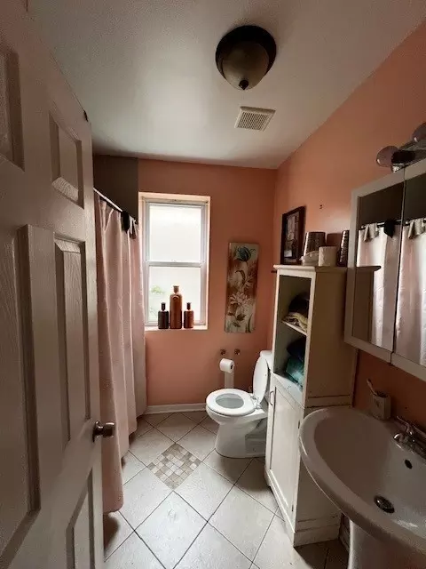 Bath - 7919 S Merrill Ave, Chicago, IL 60617 photo 3 of 3