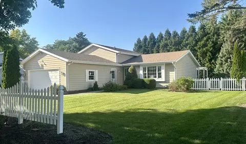 5010 W Ashland Dr, Mchenry, IL 60050