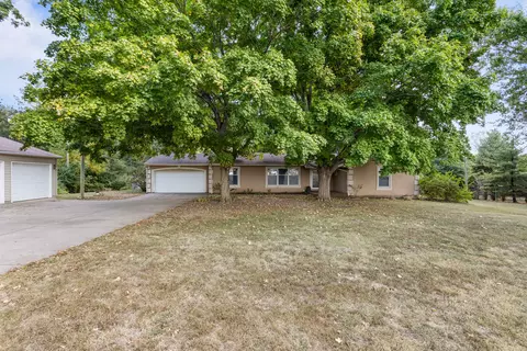 2073 Coyote Run Rd, Monticello, IL 61856