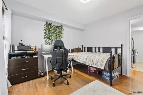 Bedroom - 1977 Kenilworth Cir #D, Hoffman Estates, IL 60169 photo 2 of 5