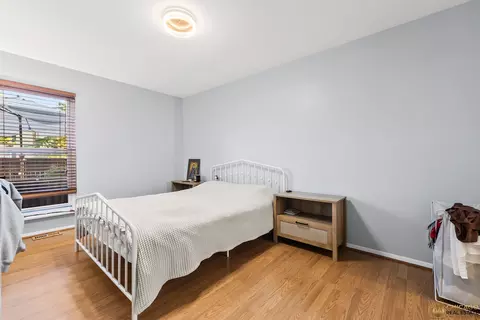 Bedroom - 1977 Kenilworth Cir #D, Hoffman Estates, IL 60169 photo 4 of 5