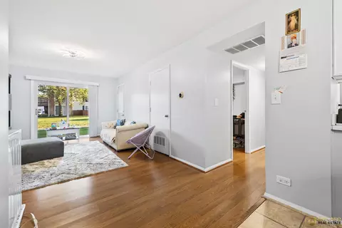 Other - 1977 Kenilworth Cir #D, Hoffman Estates, IL 60169 photo 2 of 5