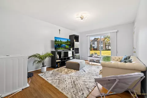Living - 1977 Kenilworth Cir #D, Hoffman Estates, IL 60169 photo 3 of 3
