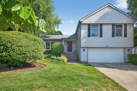 505 Astoria Ct, Vernon Hills, IL 60061