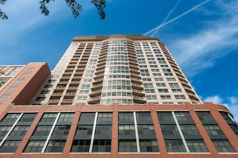 Exterior - 807 Davis St #1907, Evanston, IL 60201 photo 2 of 3