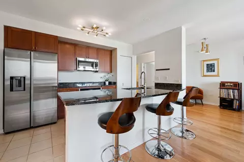 Kitchen - 807 Davis St #1907, Evanston, IL 60201 photo 1 of 3