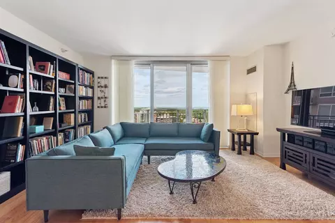 Living - 807 Davis St #1907, Evanston, IL 60201 photo 2 of 2