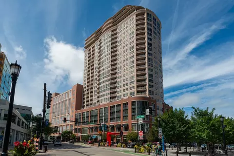 807 Davis St #1907, Evanston, IL 60201