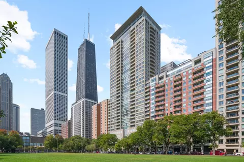 250 E Pearson St #1305, Chicago, IL 60611
