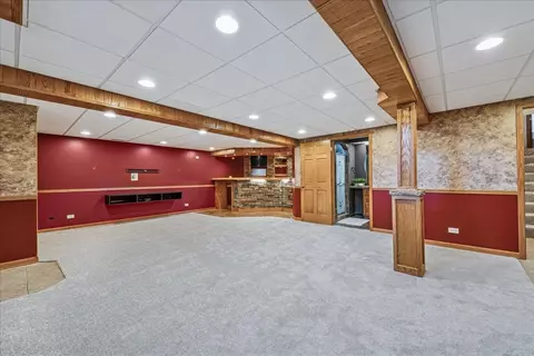 Living - 1455 Saddlebrook Cir, Algonquin, IL 60102 photo 2 of 2