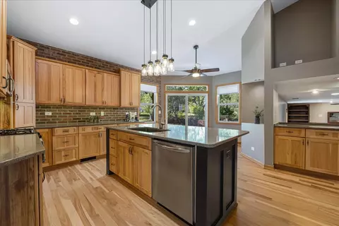 Kitchen - 1455 Saddlebrook Cir, Algonquin, IL 60102 photo 1 of 2