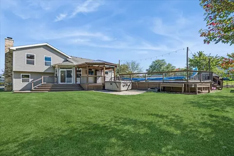 Exterior - 1455 Saddlebrook Cir, Algonquin, IL 60102 photo 6 of 6