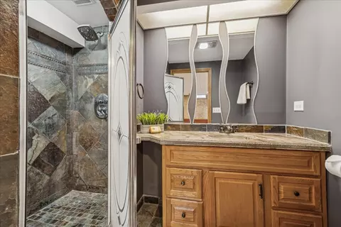 Bath - 1455 Saddlebrook Cir, Algonquin, IL 60102 photo 3 of 3