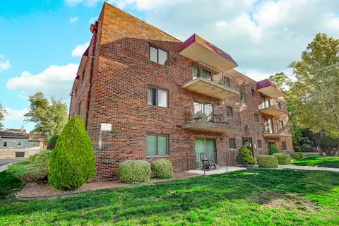 1940 183rd St #1D, Homewood, IL 60430