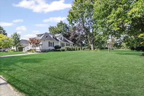 110 Lincoln Ave, Round Lake, IL 60073