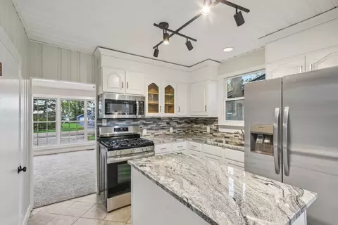 Kitchen - 10280 Kenilworth Ave, Algonquin, IL 60102 photo 1 of 3