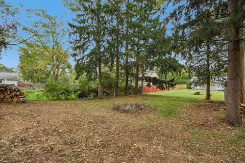 Exterior - 10280 Kenilworth Ave, Algonquin, IL 60102 photo 6 of 8