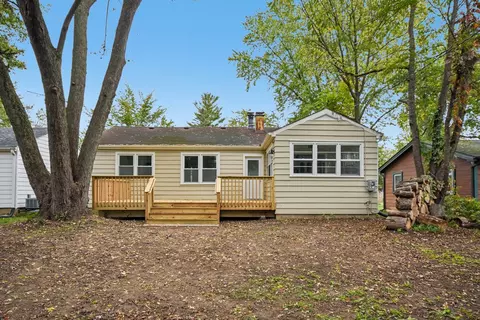 Exterior - 10280 Kenilworth Ave, Algonquin, IL 60102 photo 4 of 8