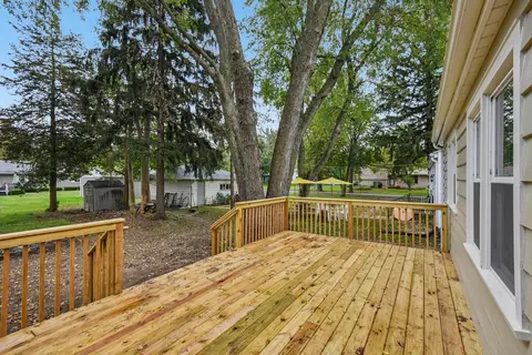 Exterior - 10280 Kenilworth Ave, Algonquin, IL 60102 photo 2 of 8