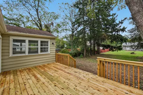 Exterior - 10280 Kenilworth Ave, Algonquin, IL 60102 photo 3 of 8